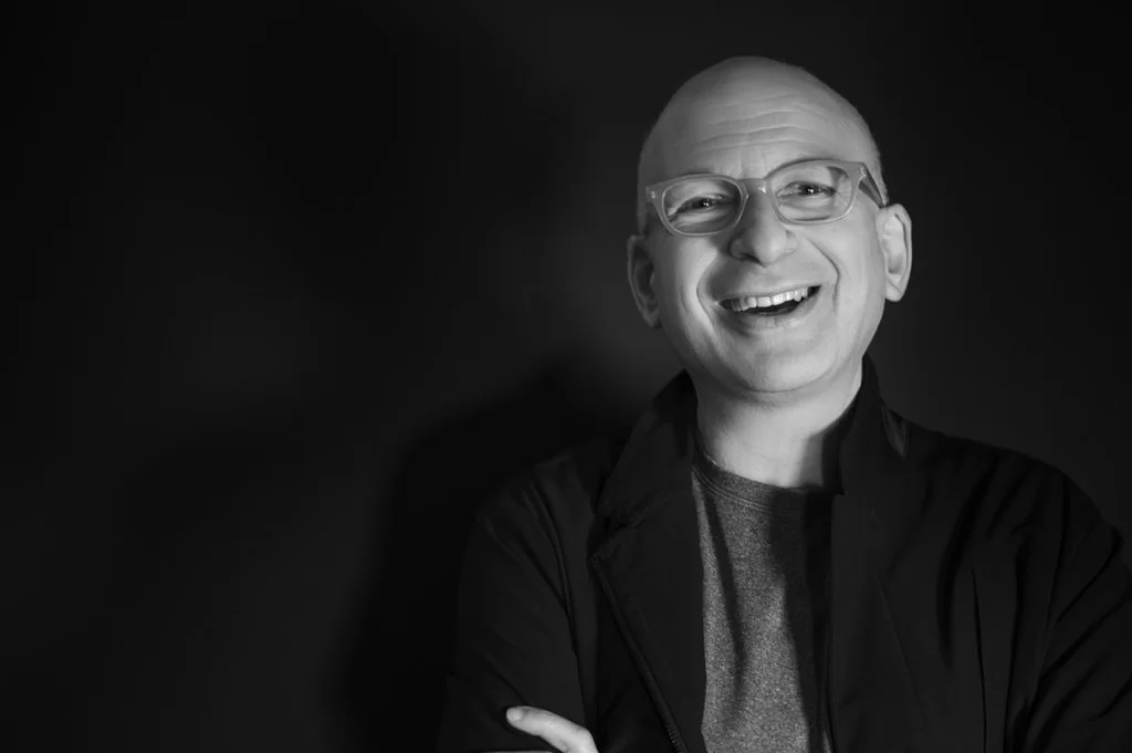 Black and white photo of Seth Godin smiling